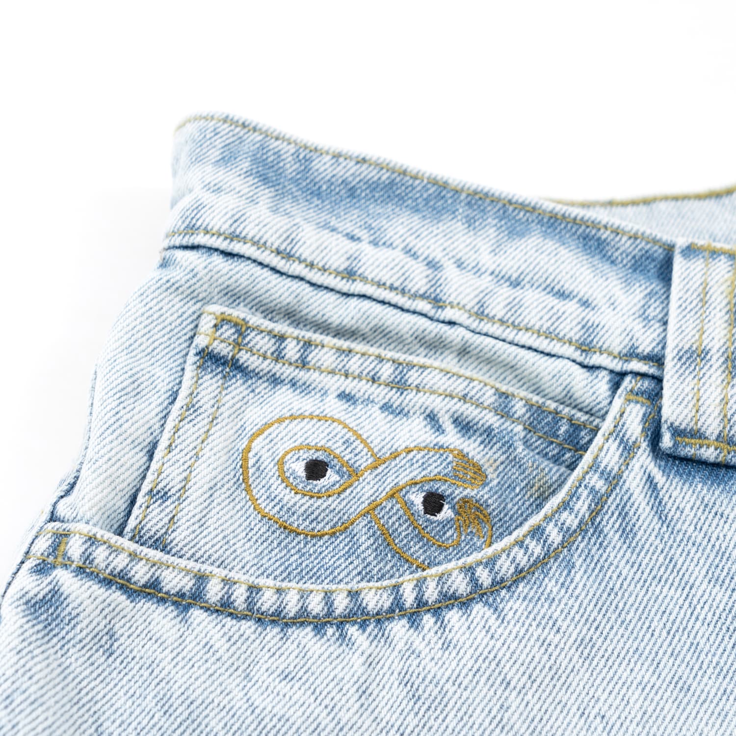https://admin.plaze-shop.de/wp-content/uploads/2024/03/Magenta_OG_Pants_Stitch_Ultrawashed_Denim_plaze-shop_1-5.jpg