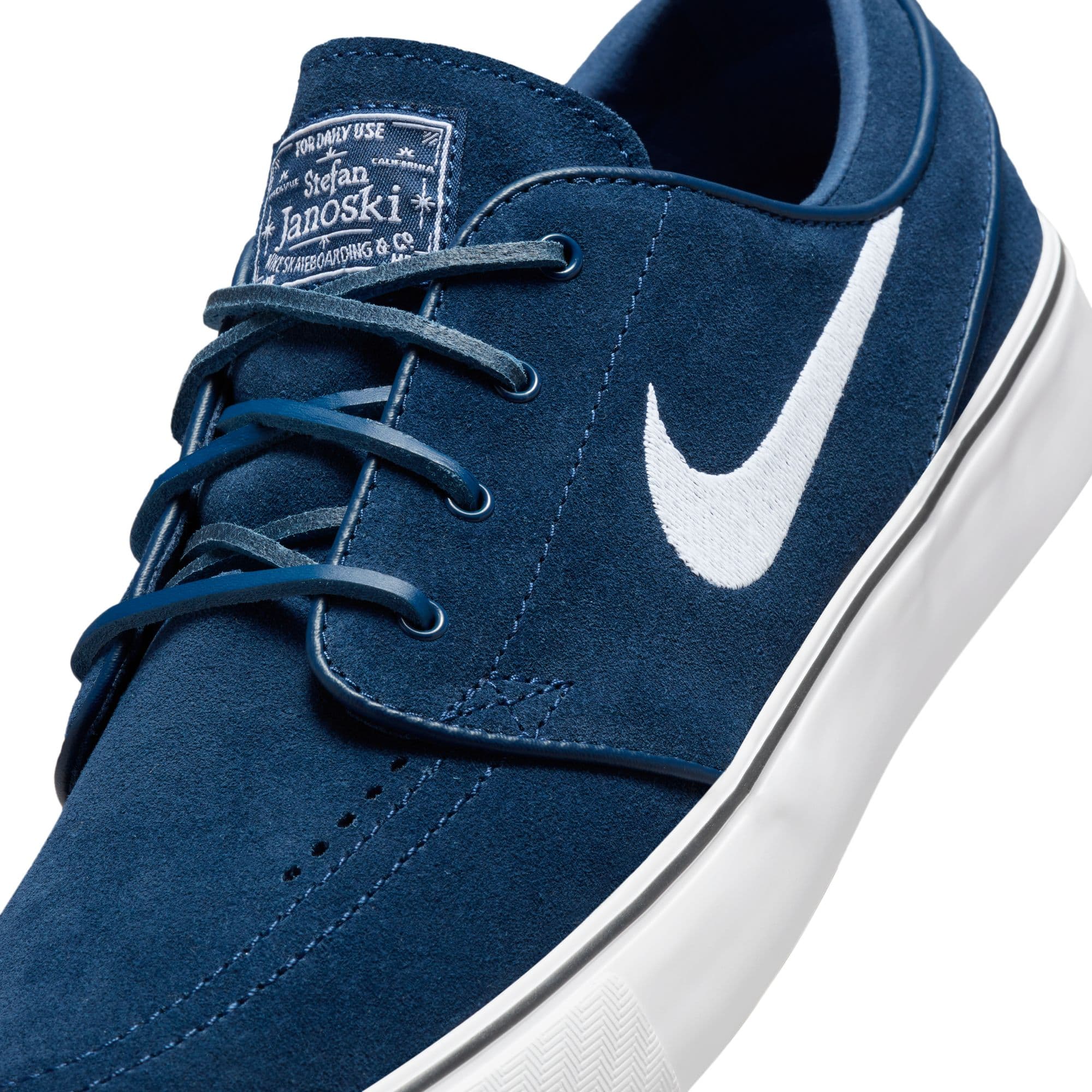 https://admin.plaze-shop.de/wp-content/uploads/2024/04/NikeSB_FD6757-400_Janoski_OG_plaze-shop_1-3.jpeg