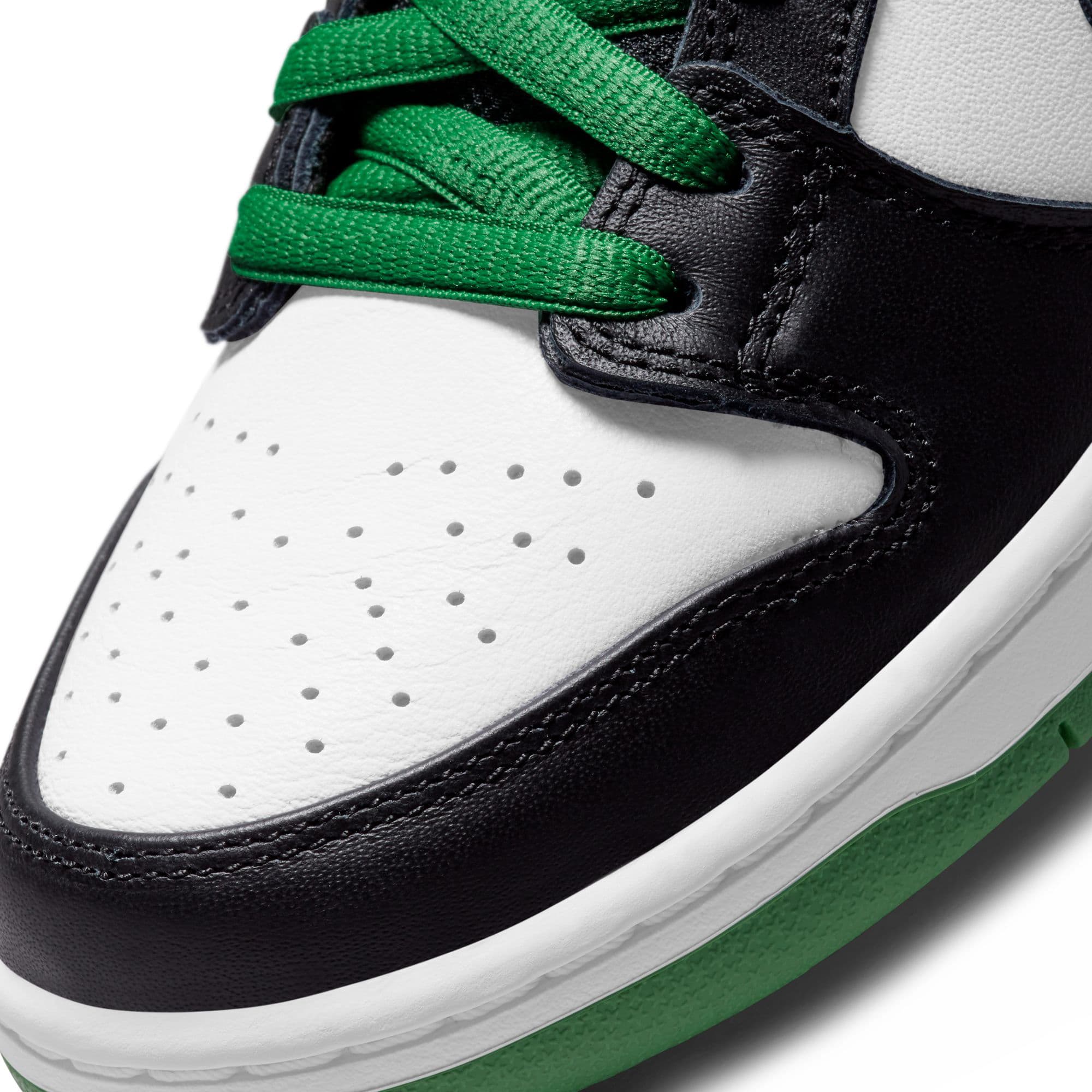https://admin.plaze-shop.de/wp-content/uploads/2024/05/BQ6817-302_NikeSB_DunkLowPro_greenblackwhite_plazeskateshop_7.jpg