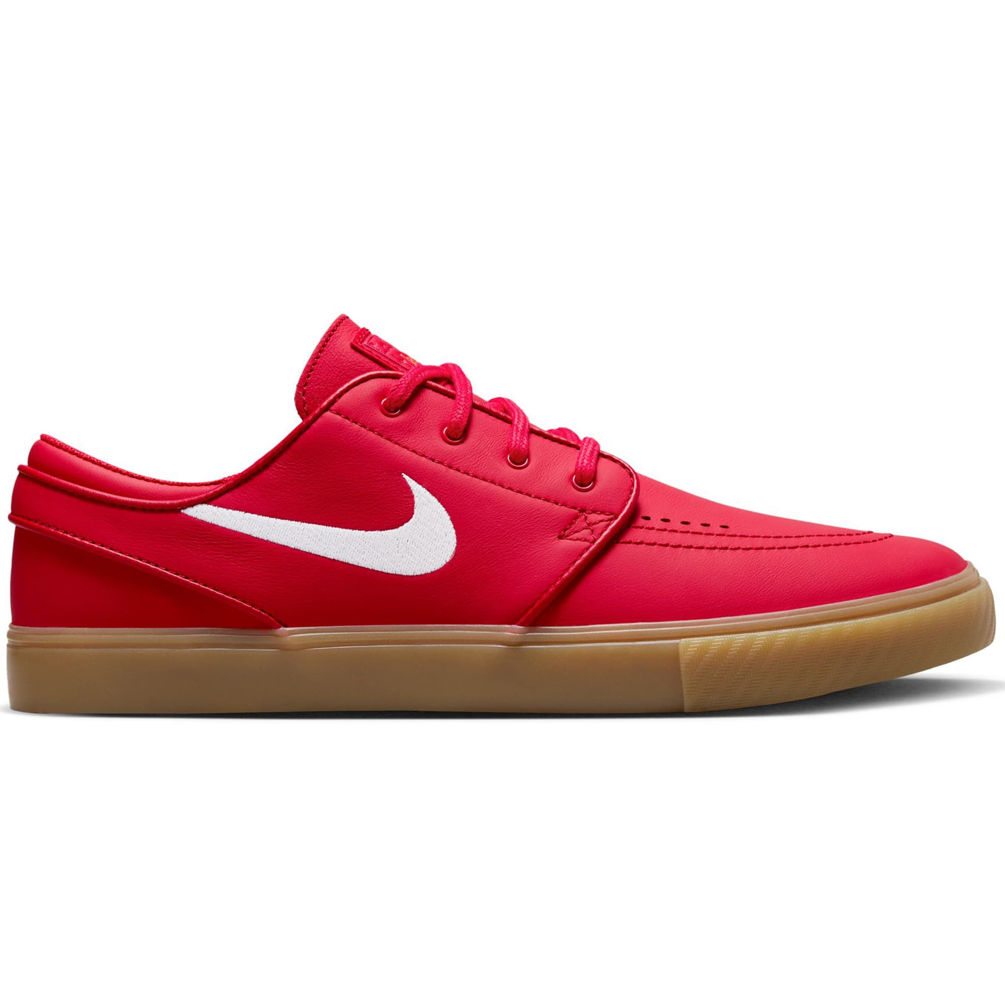 https://admin.plaze-shop.de/wp-content/uploads/2024/05/NikeSB_JanoskiOGISO_universityred_plaze_skateshop_0.jpg