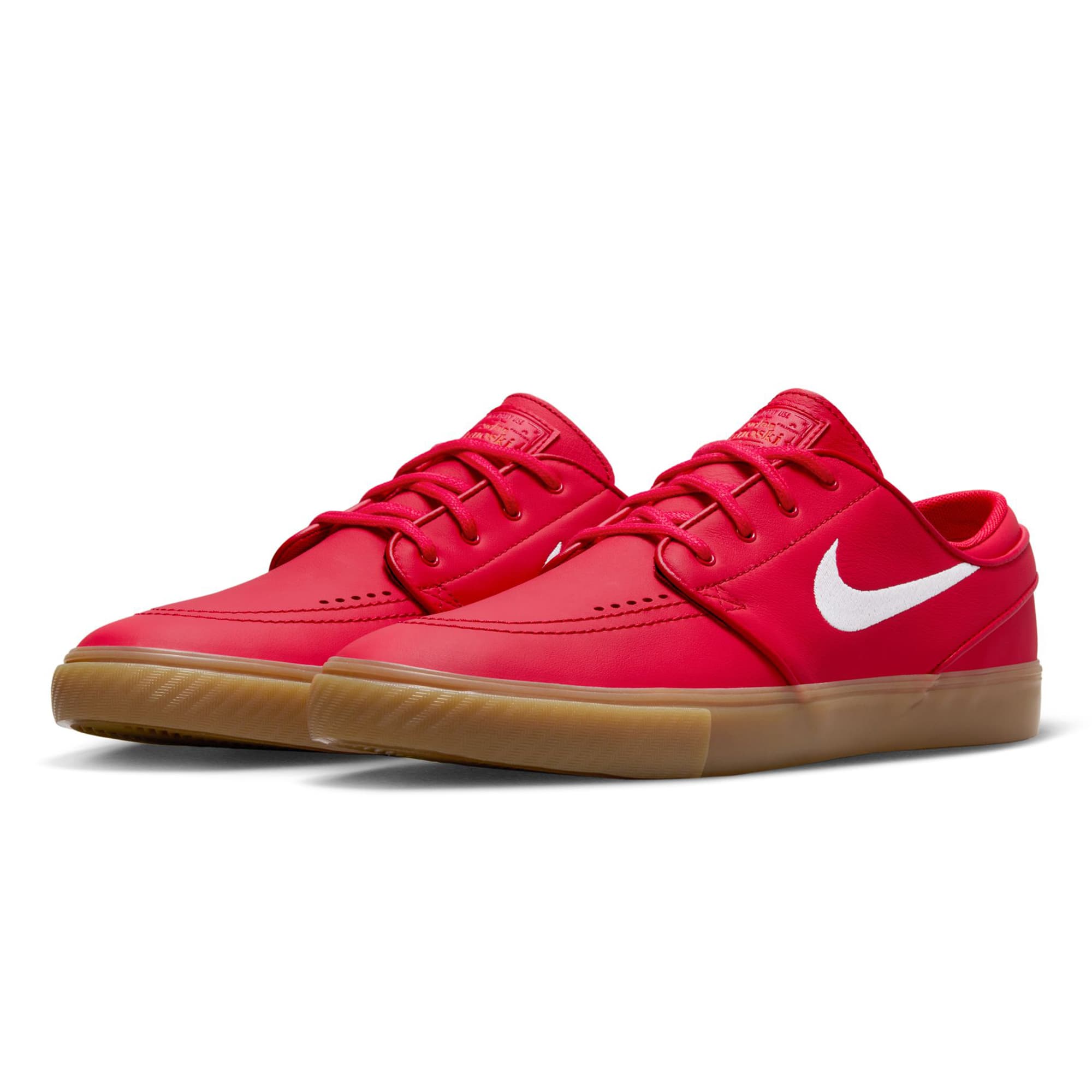 https://admin.plaze-shop.de/wp-content/uploads/2024/05/NikeSB_JanoskiOGISO_universityred_plaze_skateshop_3.jpg