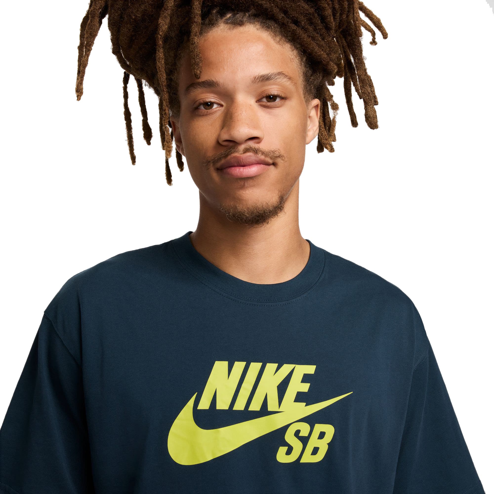https://admin.plaze-shop.de/wp-content/uploads/2024/07/CV7539-478_NikeSB_LogoTee_armory-navy_plazeskateshop_3.jpg