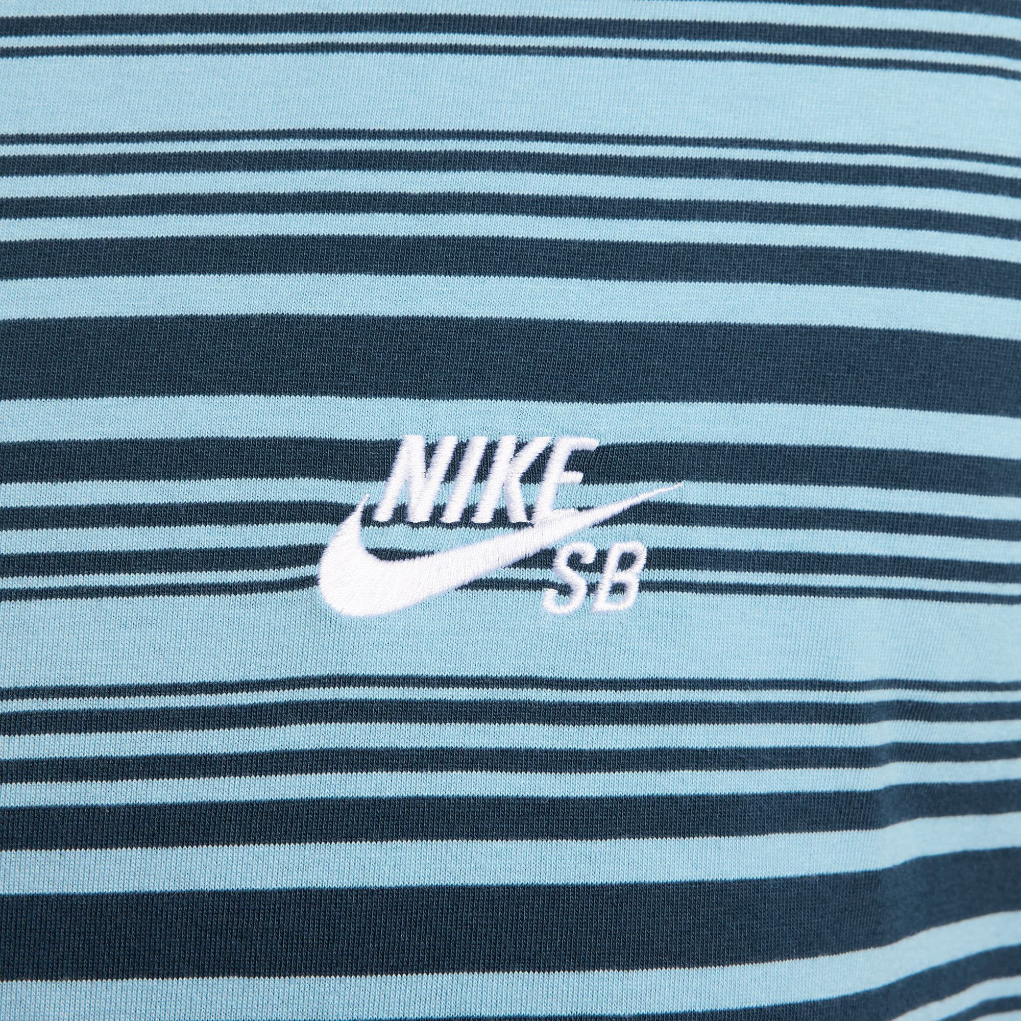 https://admin.plaze-shop.de/wp-content/uploads/2024/07/FQ3711-464_NikeSB_M90-Stripes-Tee_blue_plazeskateshop_5.jpg