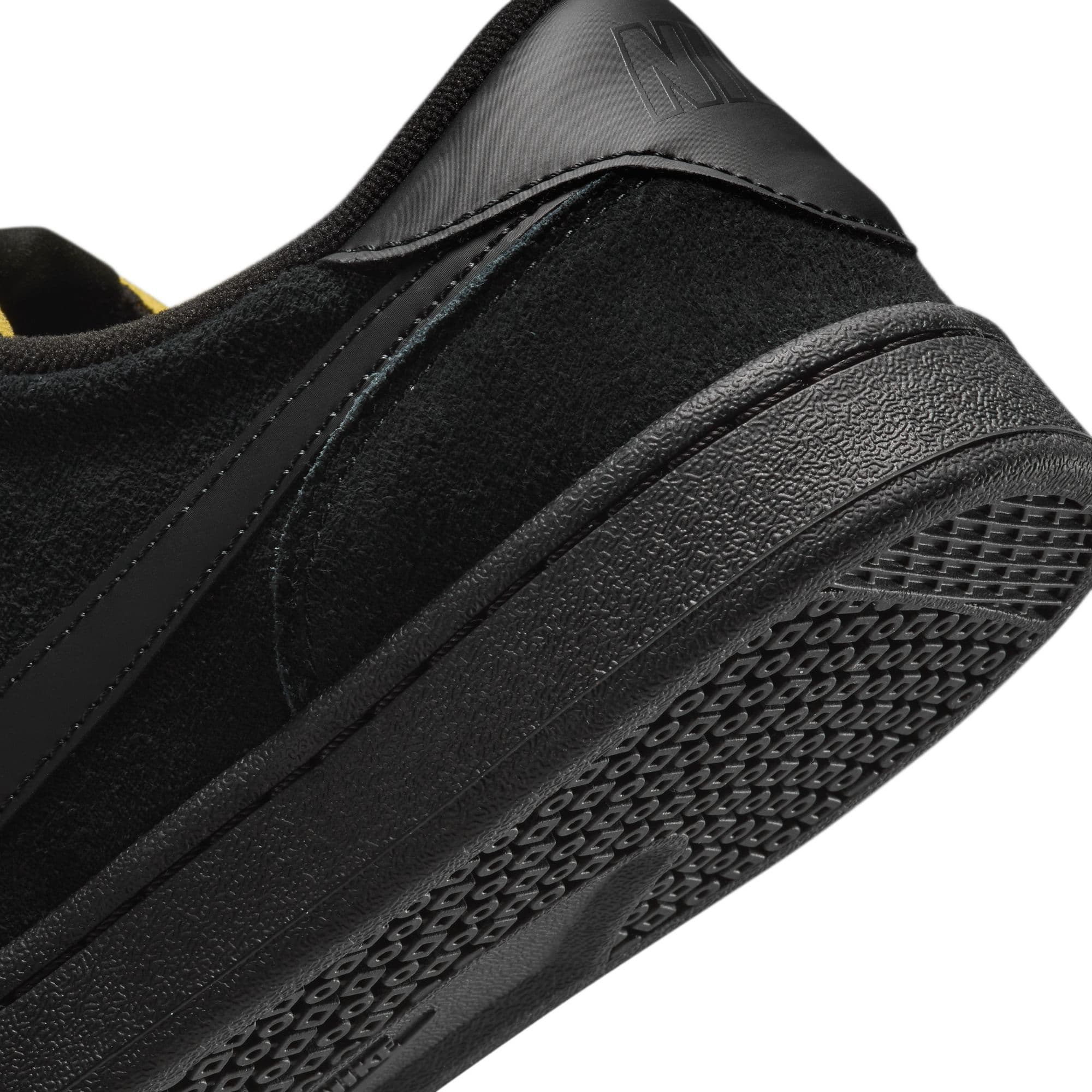 https://admin.plaze-shop.de/wp-content/uploads/2024/07/NikeSB_FC_Classic_Black_909096-002_plaze-shop_1-3.jpeg