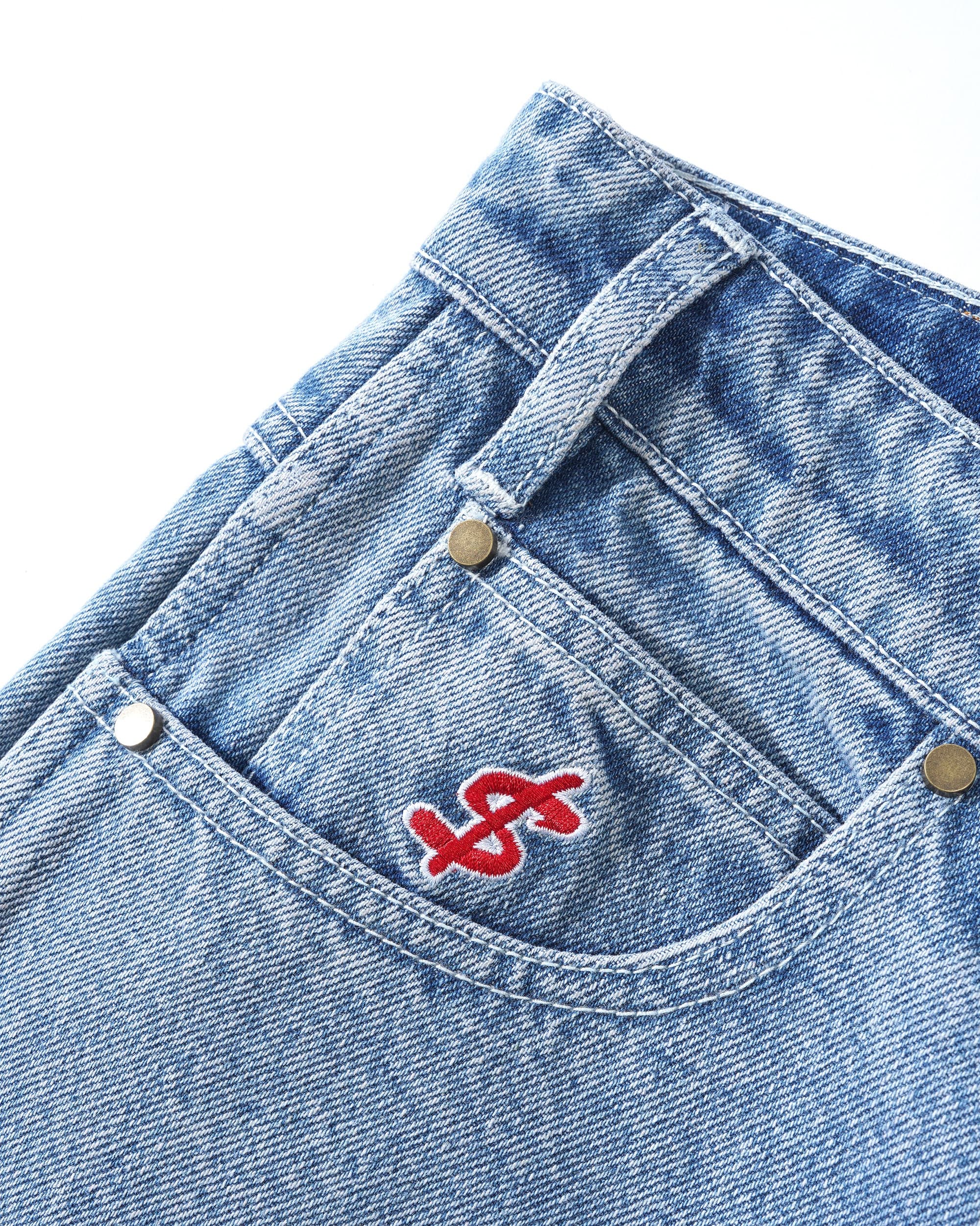 https://admin.plaze-shop.de/wp-content/uploads/2024/08/Cash_Only_Blockout_Denim_Jeans_Silver_Indigo_Wash_plaze-shop_1-3.jpg