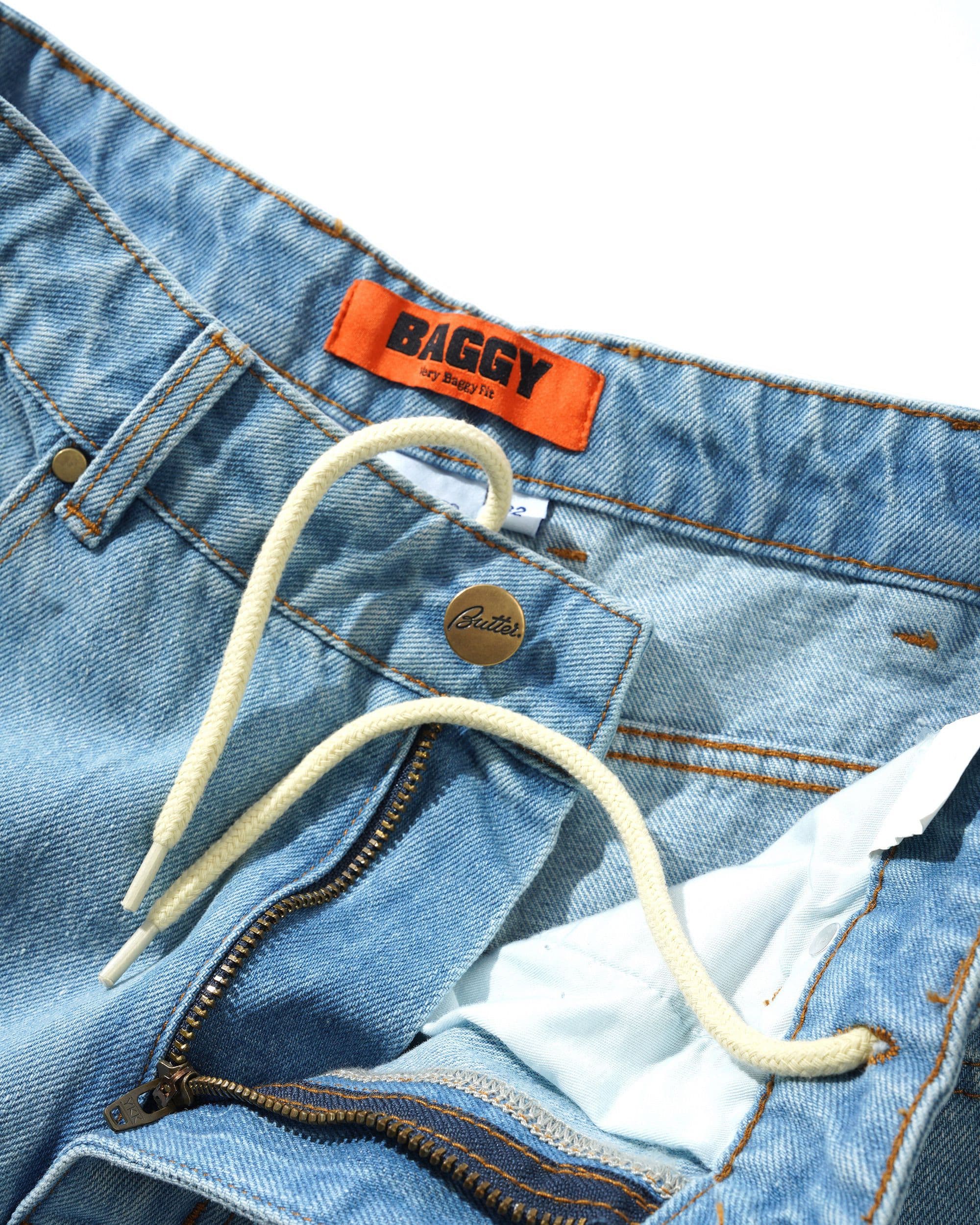 https://admin.plaze-shop.de/wp-content/uploads/2024/09/Buttergoods_Lock_Baggy_Denim_Pant_Light_Indigo_plaze-shop_1-3.jpg