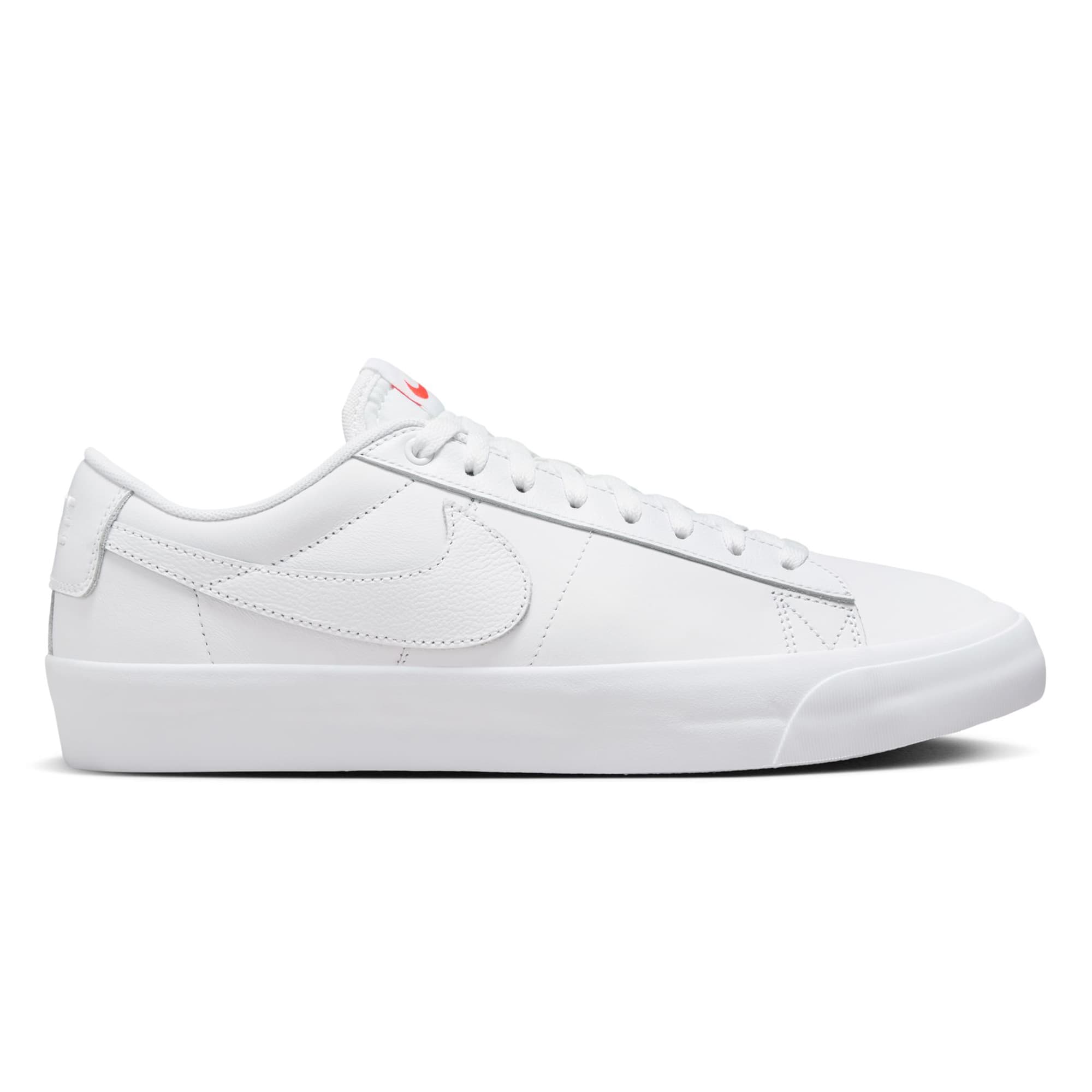 https://admin.plaze-shop.de/wp-content/uploads/2024/09/DR9099101_NikeSB_BlazerLowProGT_whitewhite_plazeskateshop_2.jpg