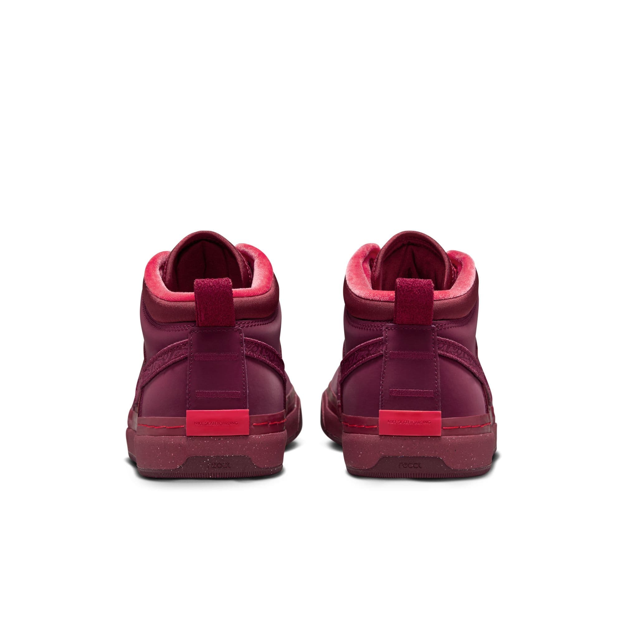 https://admin.plaze-shop.de/wp-content/uploads/2024/09/NikeSB_Leo_React_PRM_FQ7639-600_plaze-shop_1-6.jpeg