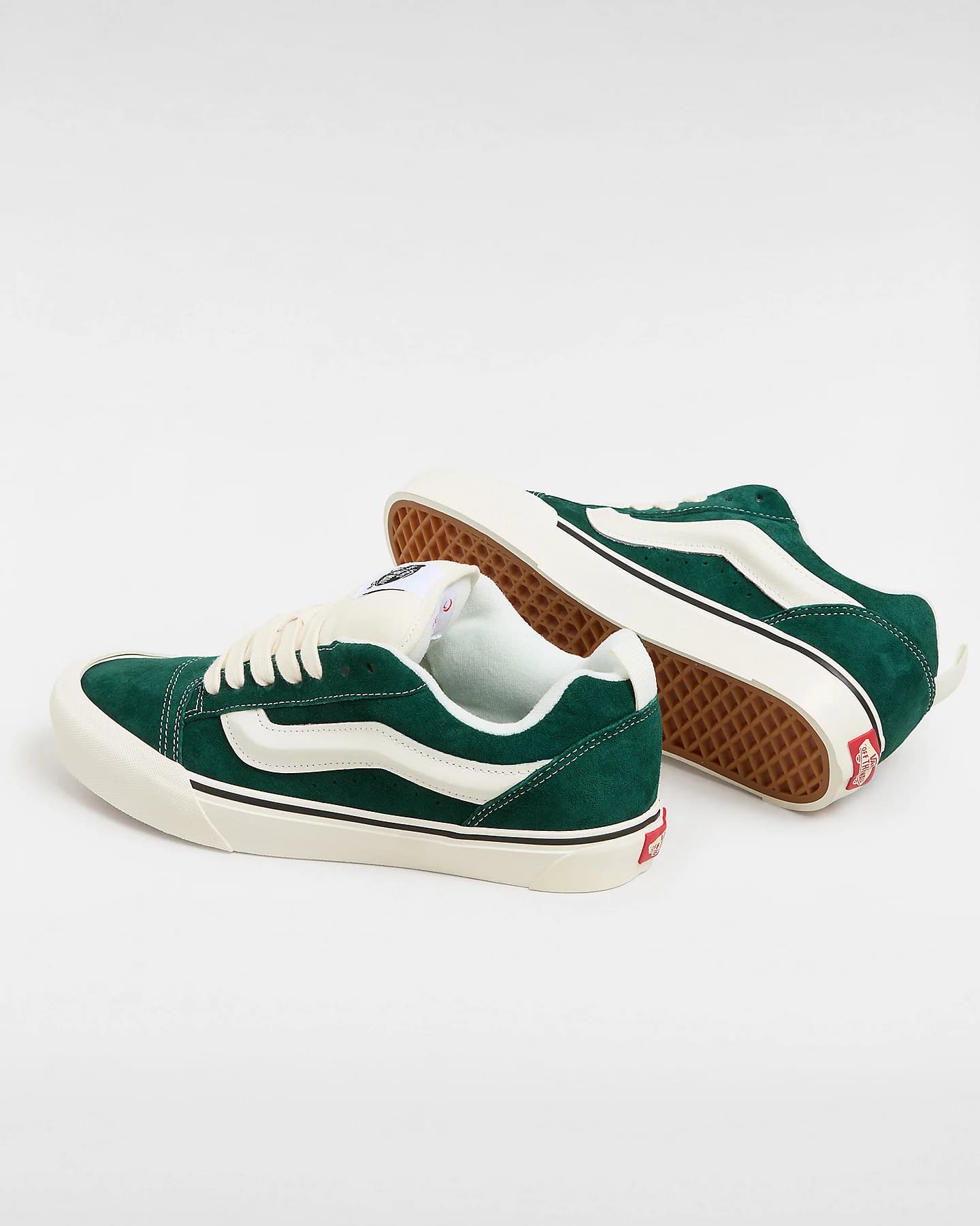 https://admin.plaze-shop.de/wp-content/uploads/2024/09/Vans_Knu_Skool_Pig_Suede_Green_VN000CS0CX21_plaze-shop_1-3.webp