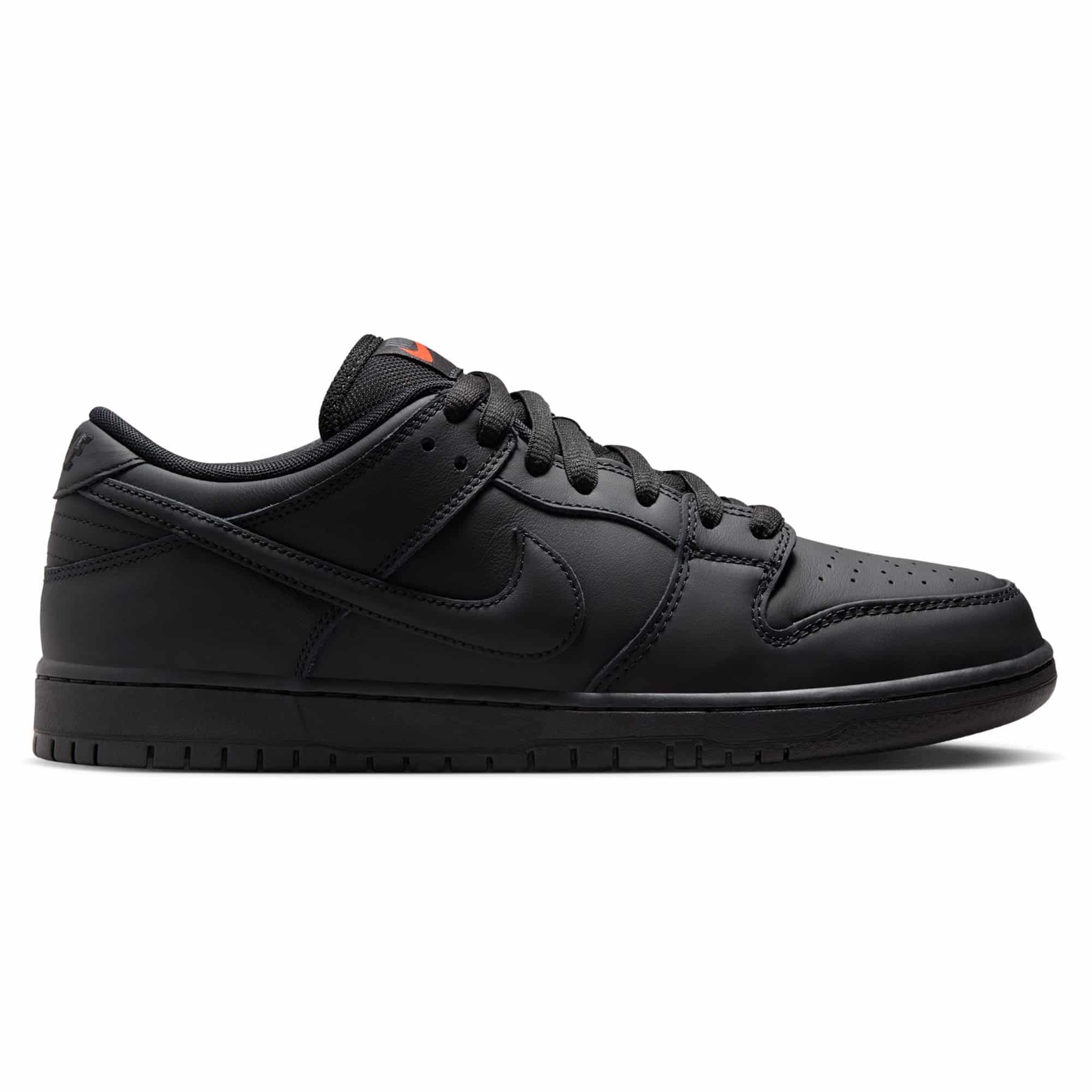 https://admin.plaze-shop.de/wp-content/uploads/2024/12/NikeSB_Dunk_Low_Pro_FJ1674-001_plaze-shop_1-1.jpeg