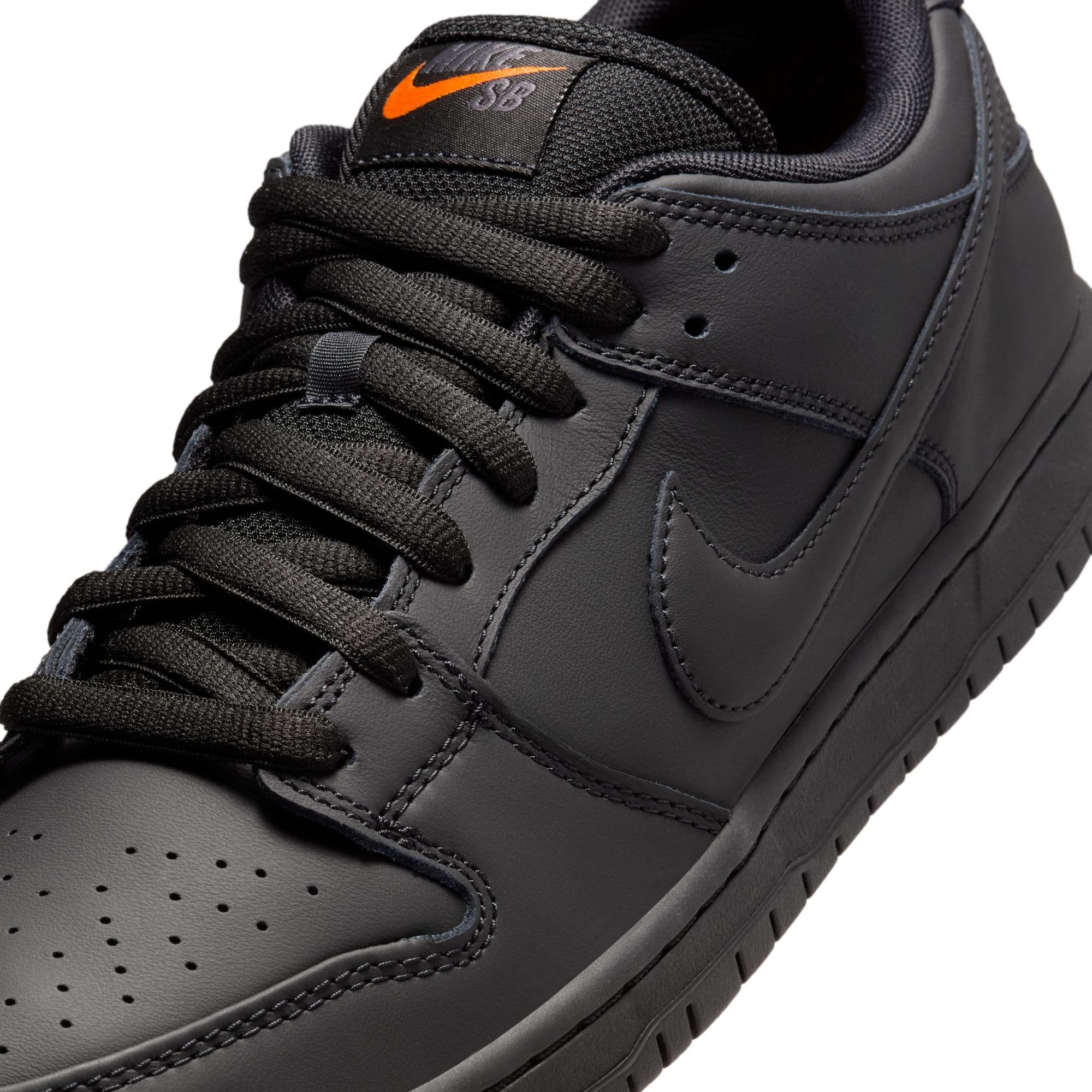 https://admin.plaze-shop.de/wp-content/uploads/2024/12/NikeSB_Dunk_Low_Pro_FJ1674-001_plaze-shop_1-2.jpeg