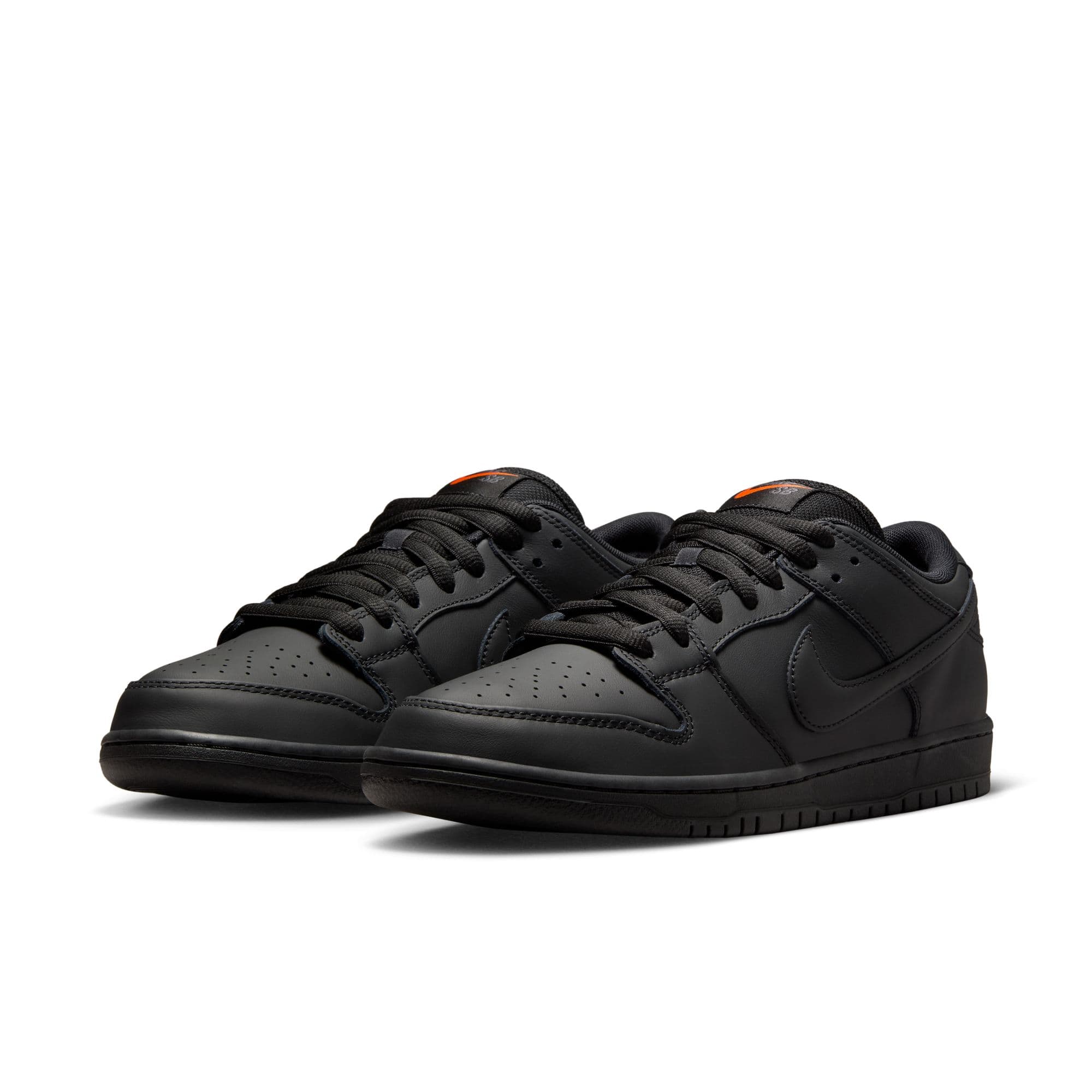 https://admin.plaze-shop.de/wp-content/uploads/2024/12/NikeSB_Dunk_Low_Pro_FJ1674-001_plaze-shop_1-5.jpeg