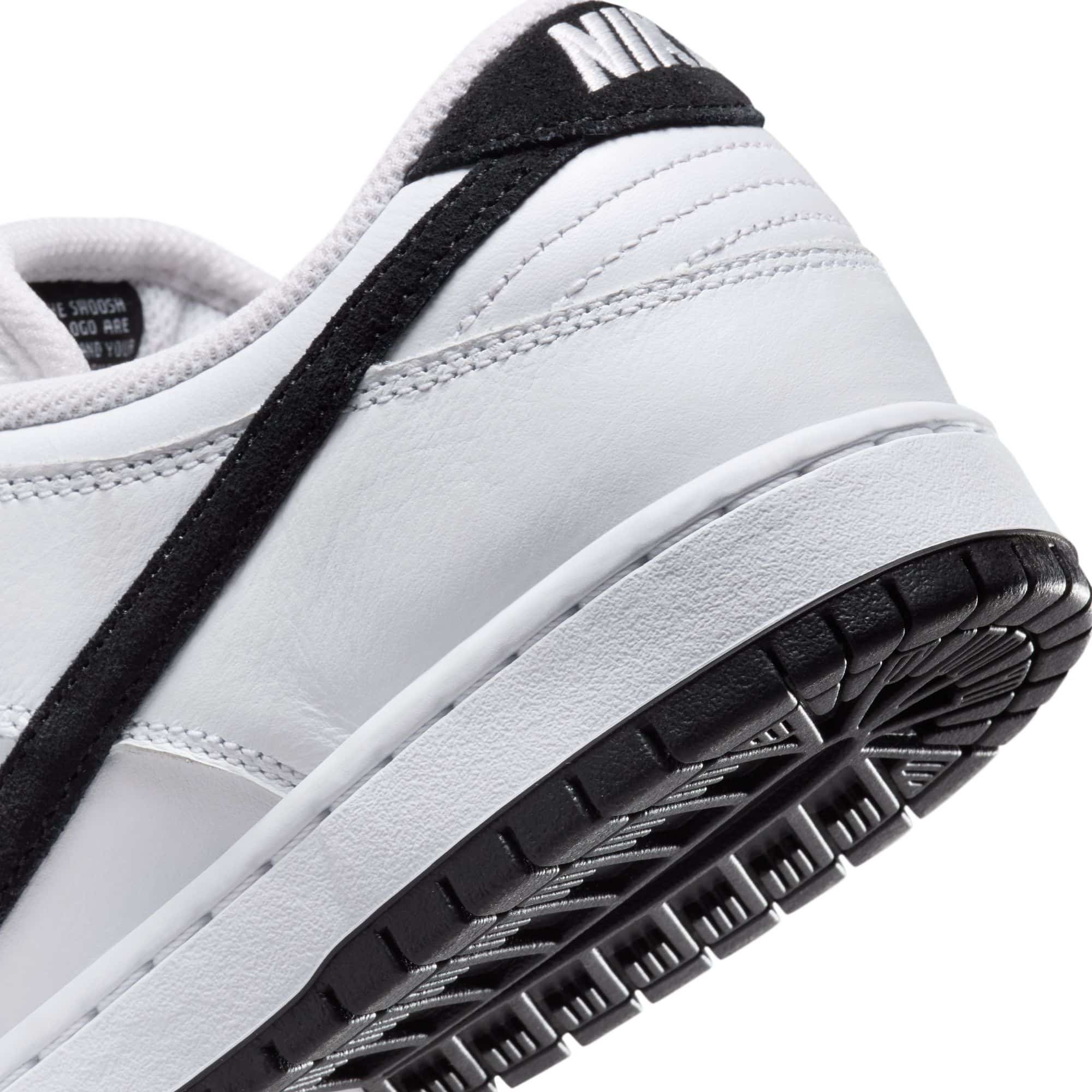 https://admin.plaze-shop.de/wp-content/uploads/2024/12/NikeSB_Dunk_Low_Pro_HF3704_100_plaze-shop_-4.jpeg