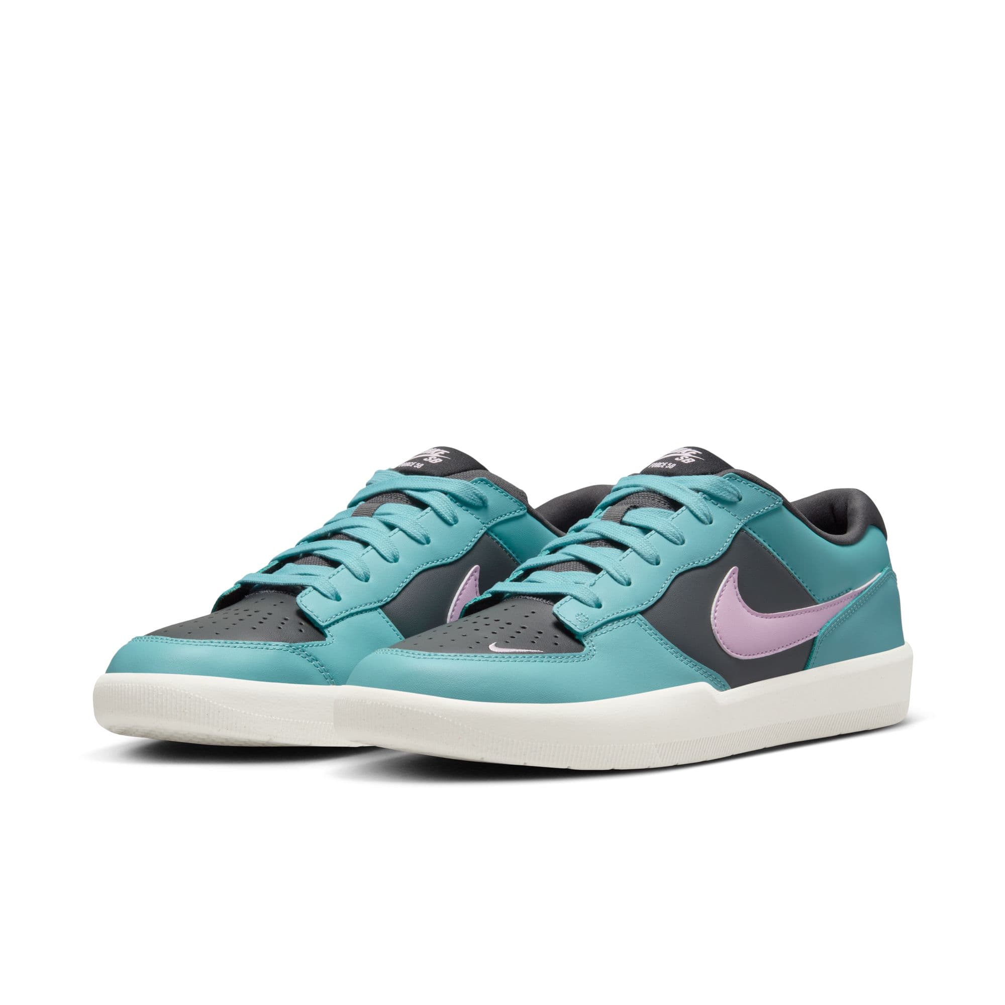 https://admin.plaze-shop.de/wp-content/uploads/2025/01/NikeSB_DV5476_400_Force_58_plaze-shop_1-5.jpeg