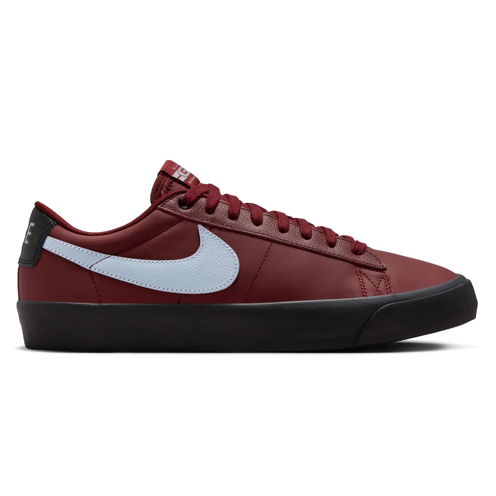 https://admin.plaze-shop.de/wp-content/uploads/2025/02/NikeSB_Blazer_Low_Pro_GT_DV1226-600_plaze-shop_1-1.jpeg