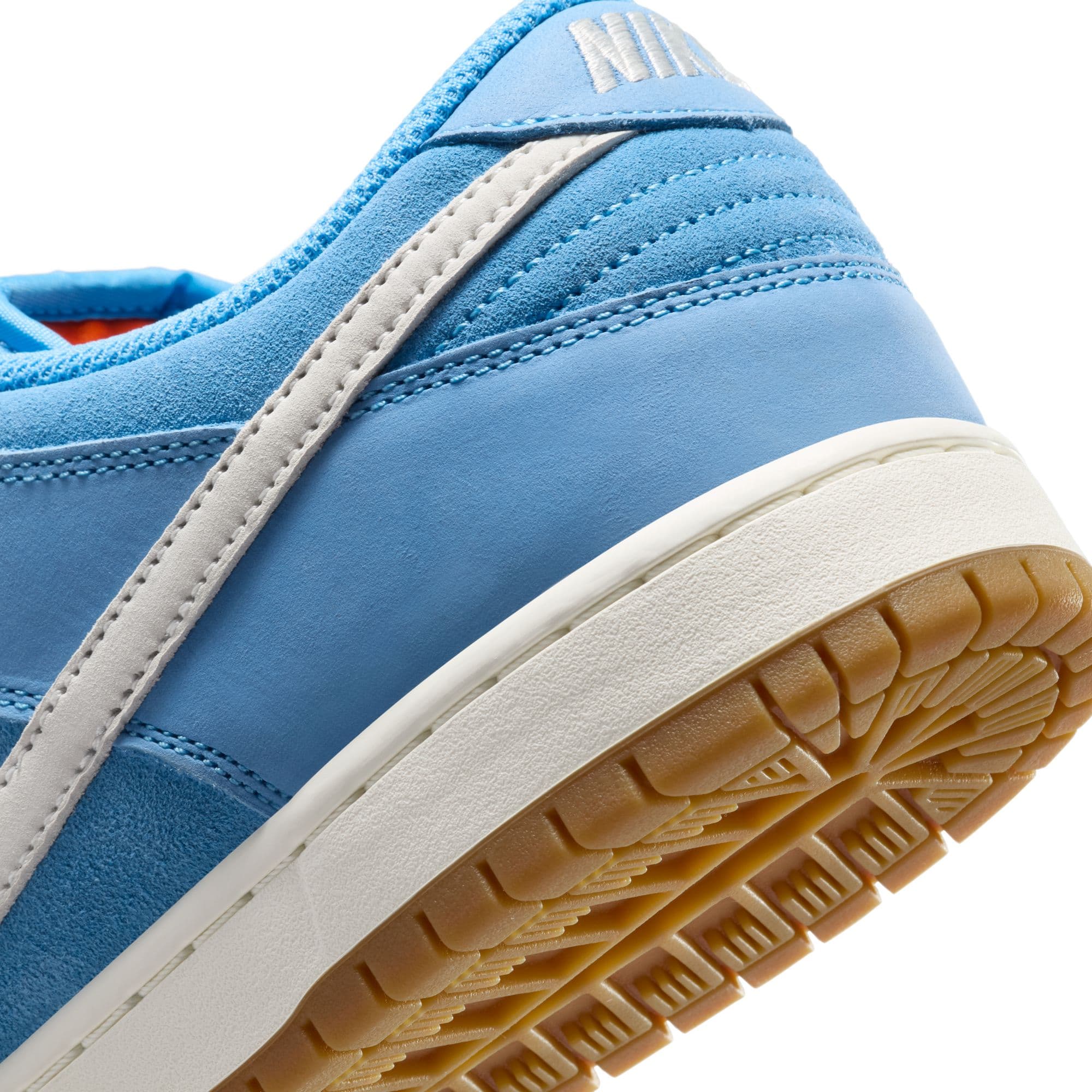 https://admin.plaze-shop.de/wp-content/uploads/2025/02/NikeSB_Dunk_Low_Pro_ISO_FJ1674-401_plaze-shop_1-4.jpeg