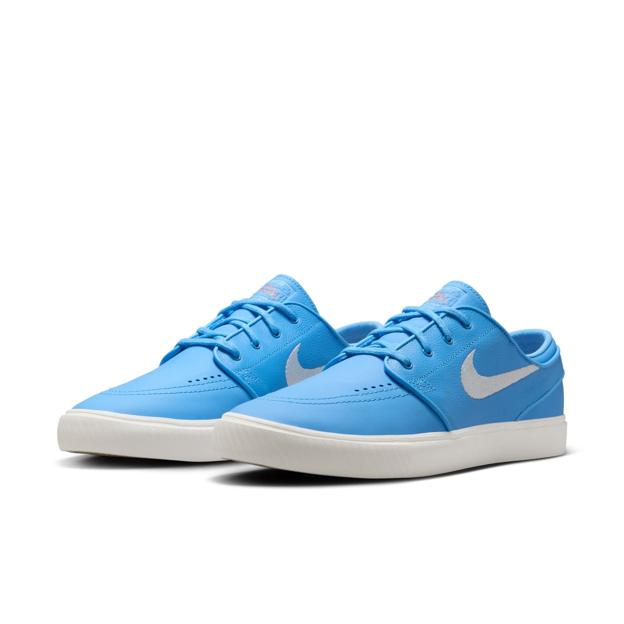 https://admin.plaze-shop.de/wp-content/uploads/2025/02/NikeSB_Janoski_OG_ISO_FQ7621-401_plaze-shop_1-5.jpeg