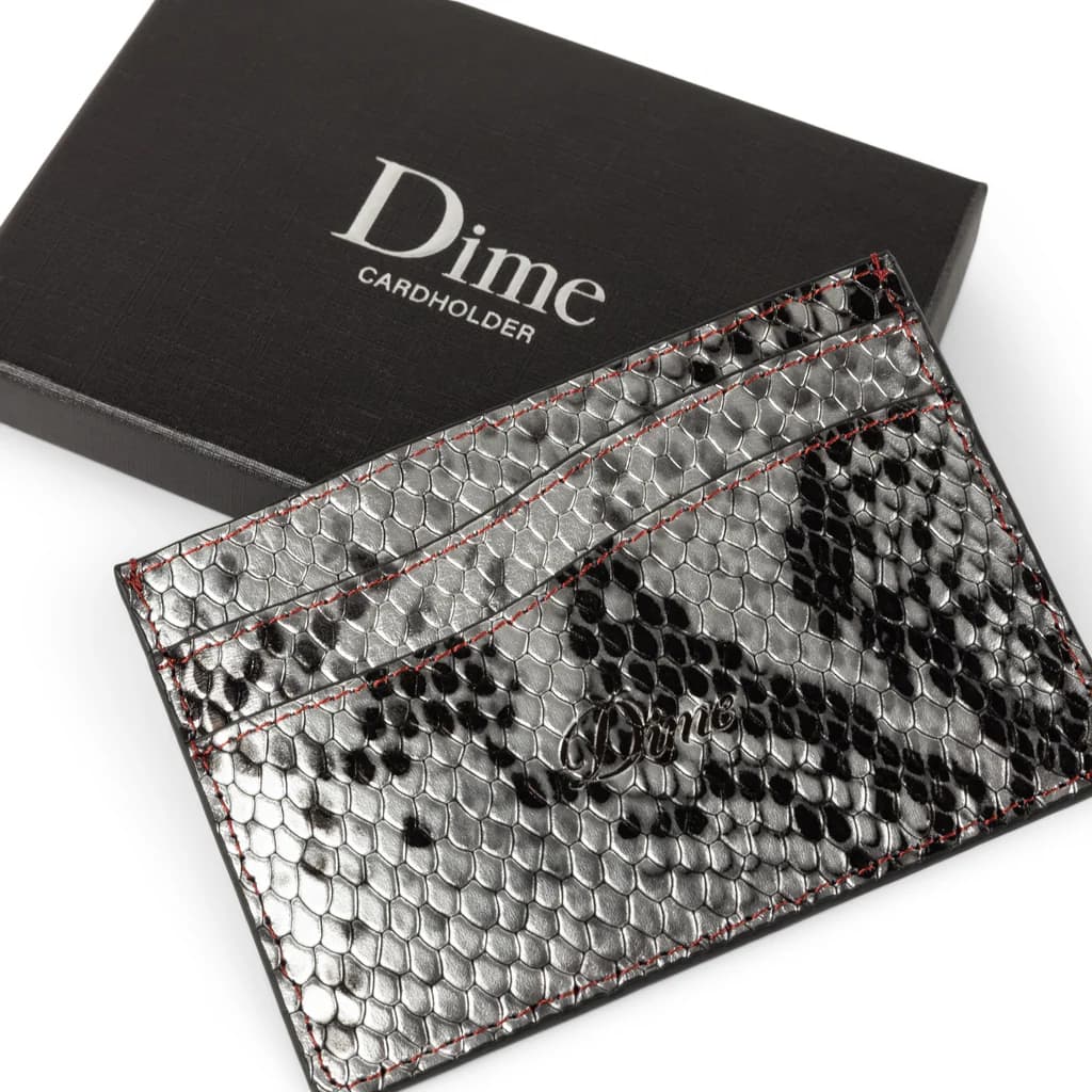 https://admin.plaze-shop.de/wp-content/uploads/2025/03/Dime_Cardholder_Silversnake_plaze-shop_1-2.webp