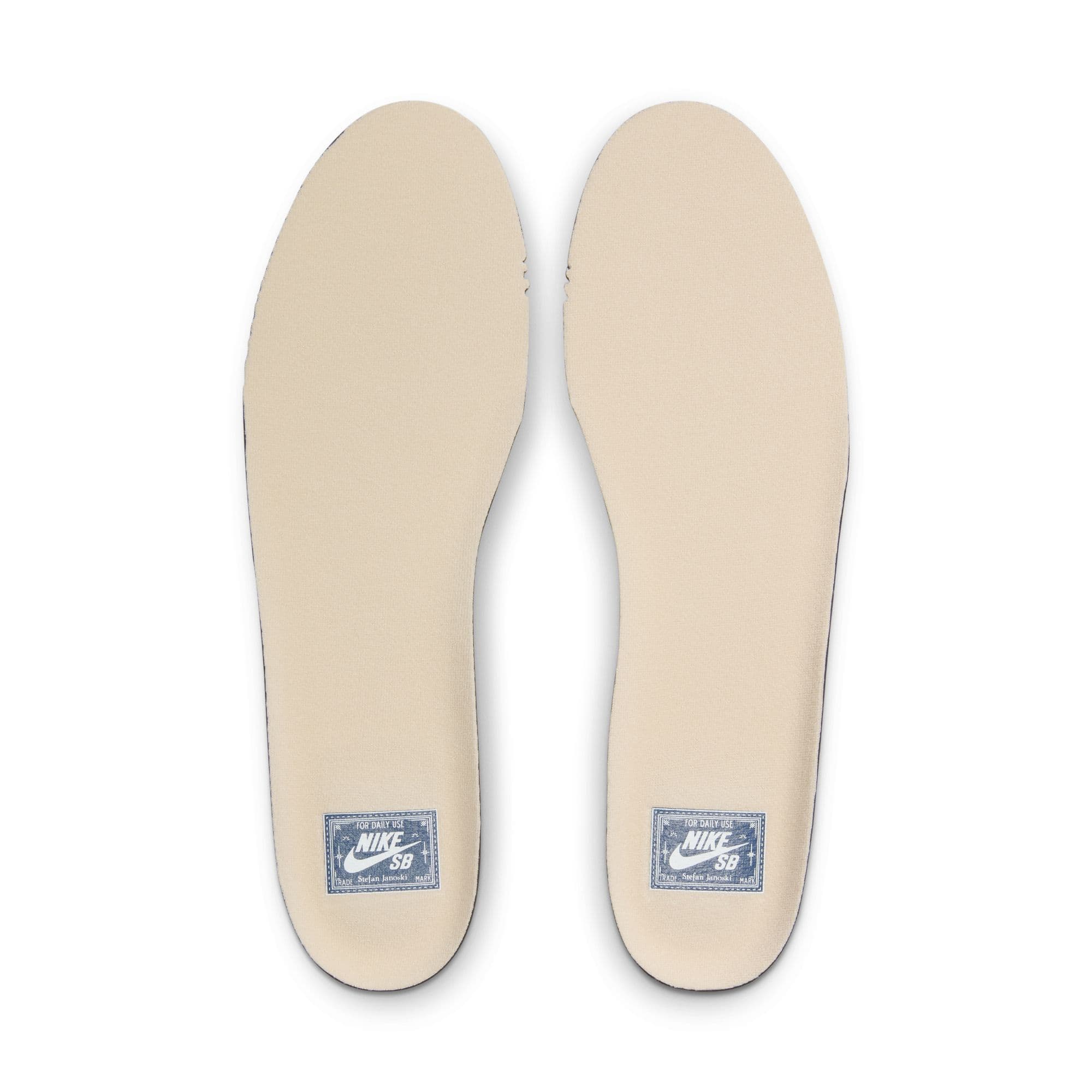 https://admin.plaze-shop.de/wp-content/uploads/2025/03/NikeSB_Janoski_OG_FD6757-101_plaze-shop_1-6.jpeg