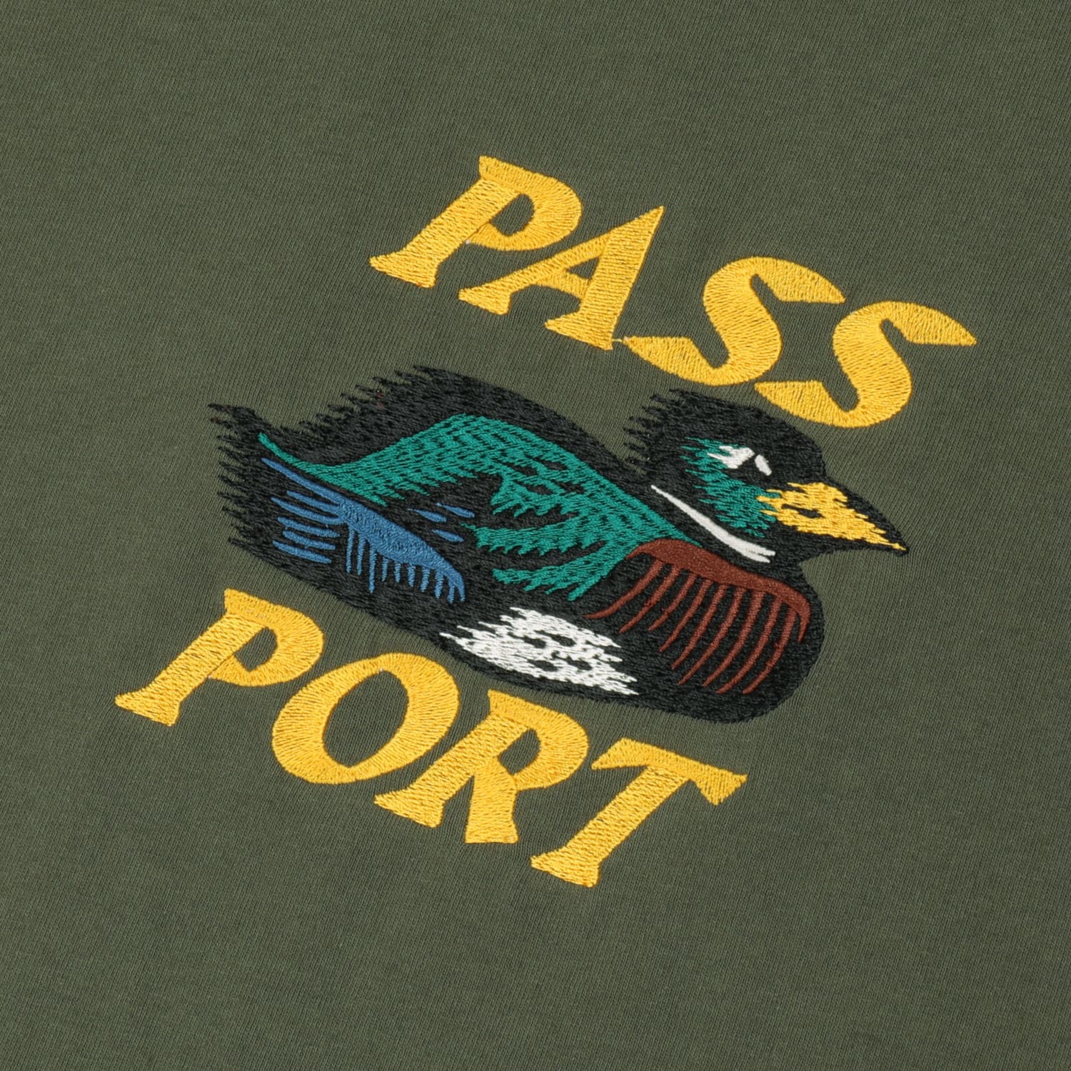 https://admin.plaze-shop.de/wp-content/uploads/2025/03/Pass_Port_Fast_Duck_Tee_Olive_plaze-shop_1-2.jpg