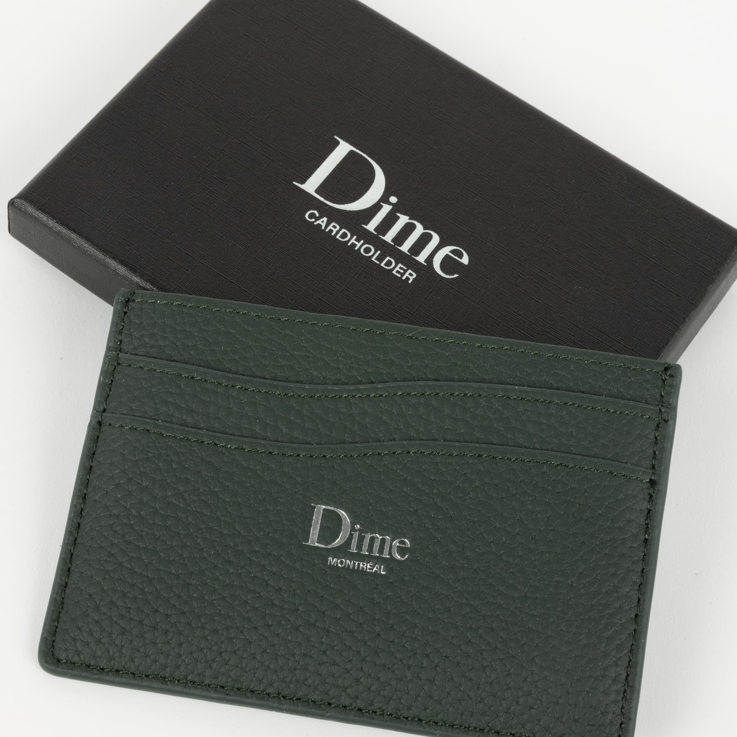 https://admin.plaze-shop.de/wp-content/uploads/2025/04/Dime_Classic_Cardholder_Dark_Forest_plaze-shop_1-2.jpg