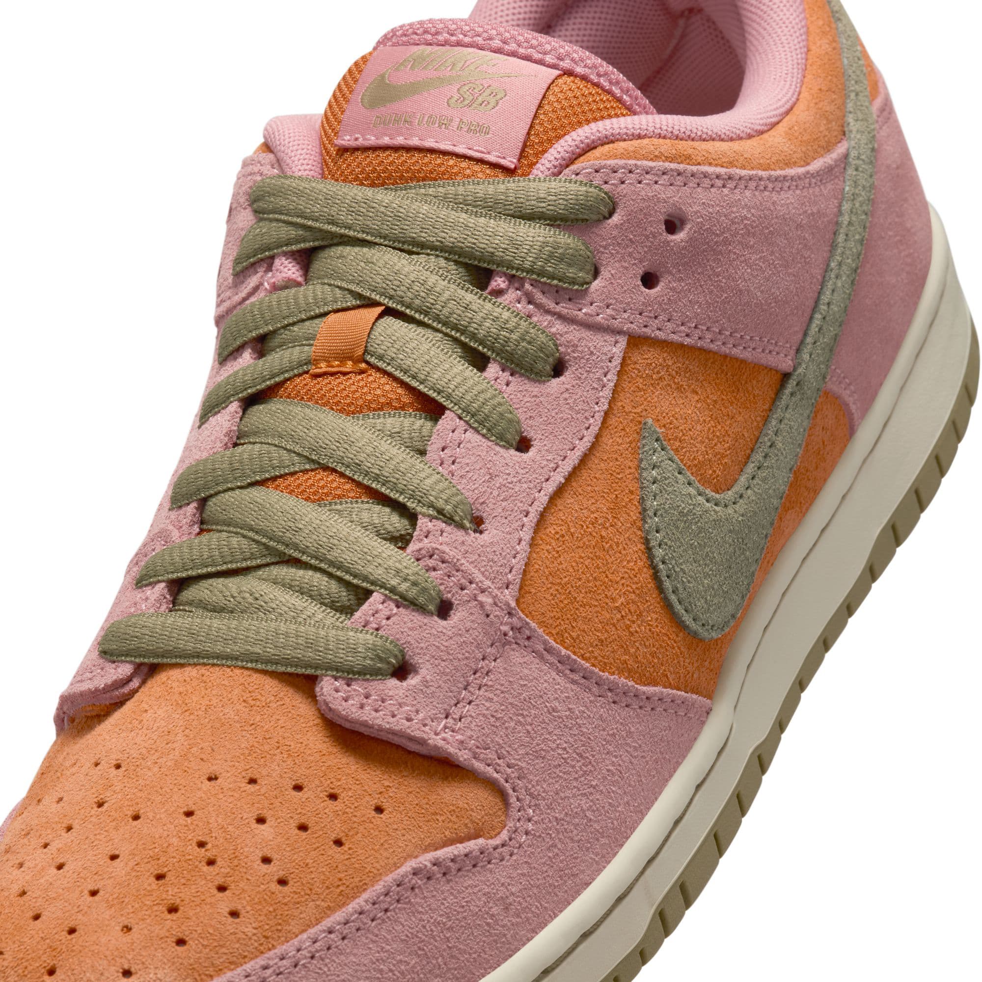 https://admin.plaze-shop.de/wp-content/uploads/2025/04/HJ4135-600_NikeSB_DunkLowPro_redstardust_plaze-skateshop_6.jpg
