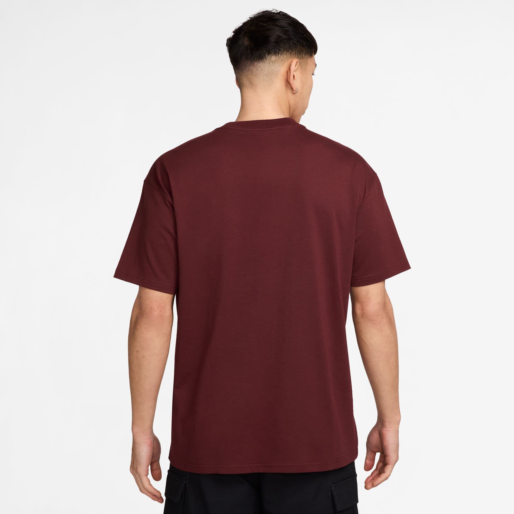 https://admin.plaze-shop.de/wp-content/uploads/2025/06/Nike-SB_T-Shirt_rot_DC7817-619_plaze-skateshop_1-2.jpg
