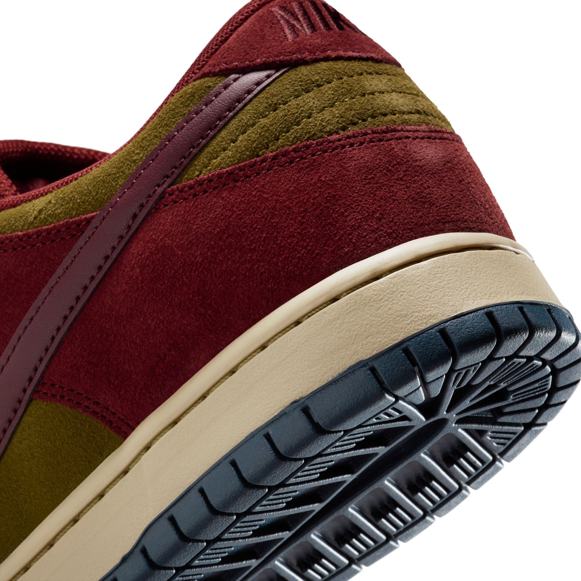 https://admin.plaze-shop.de/wp-content/uploads/2025/08/Nike-SB_Dunk_HQ1625-600_plaze-skateshop_1-8.jpeg