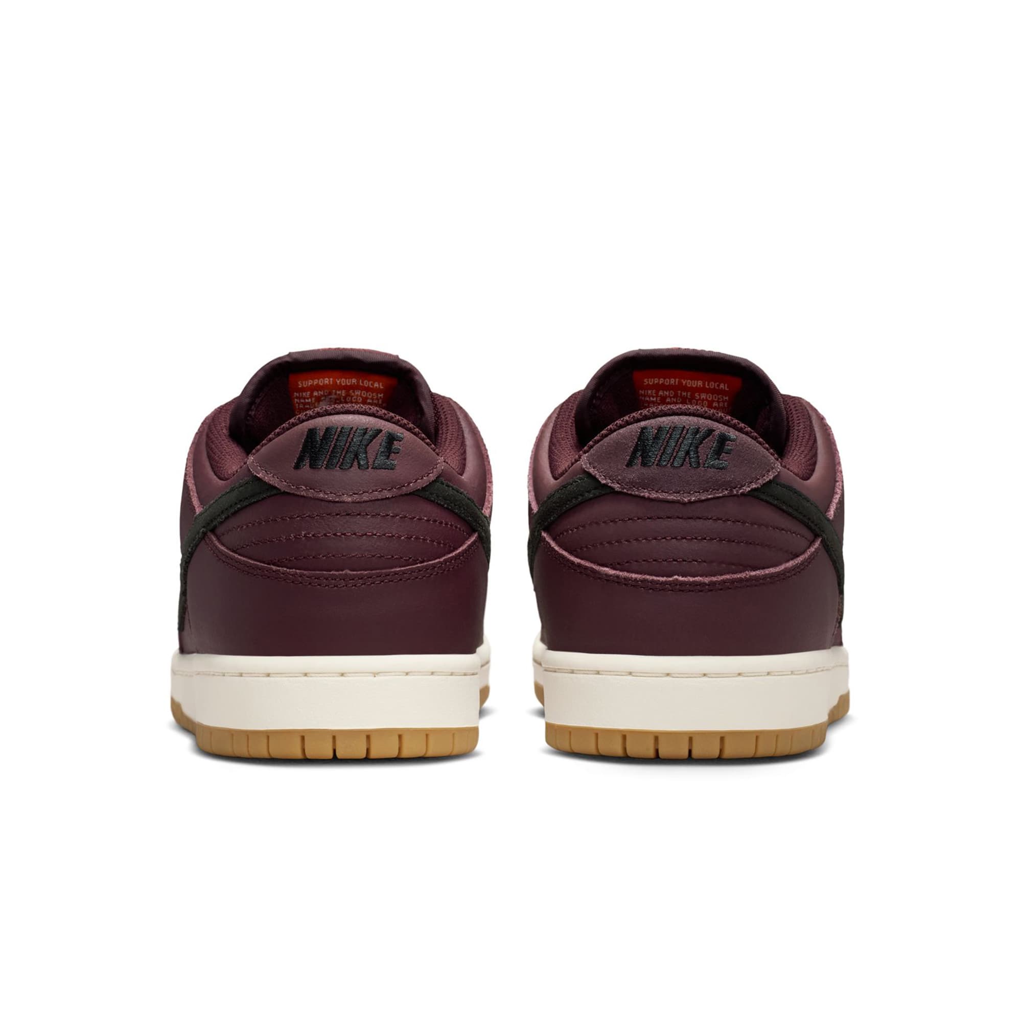https://admin.plaze-shop.de/wp-content/uploads/2026/01/nike_sb_dunk_low_burgundy_I02304-600_plaze-skateshop-3.jpg