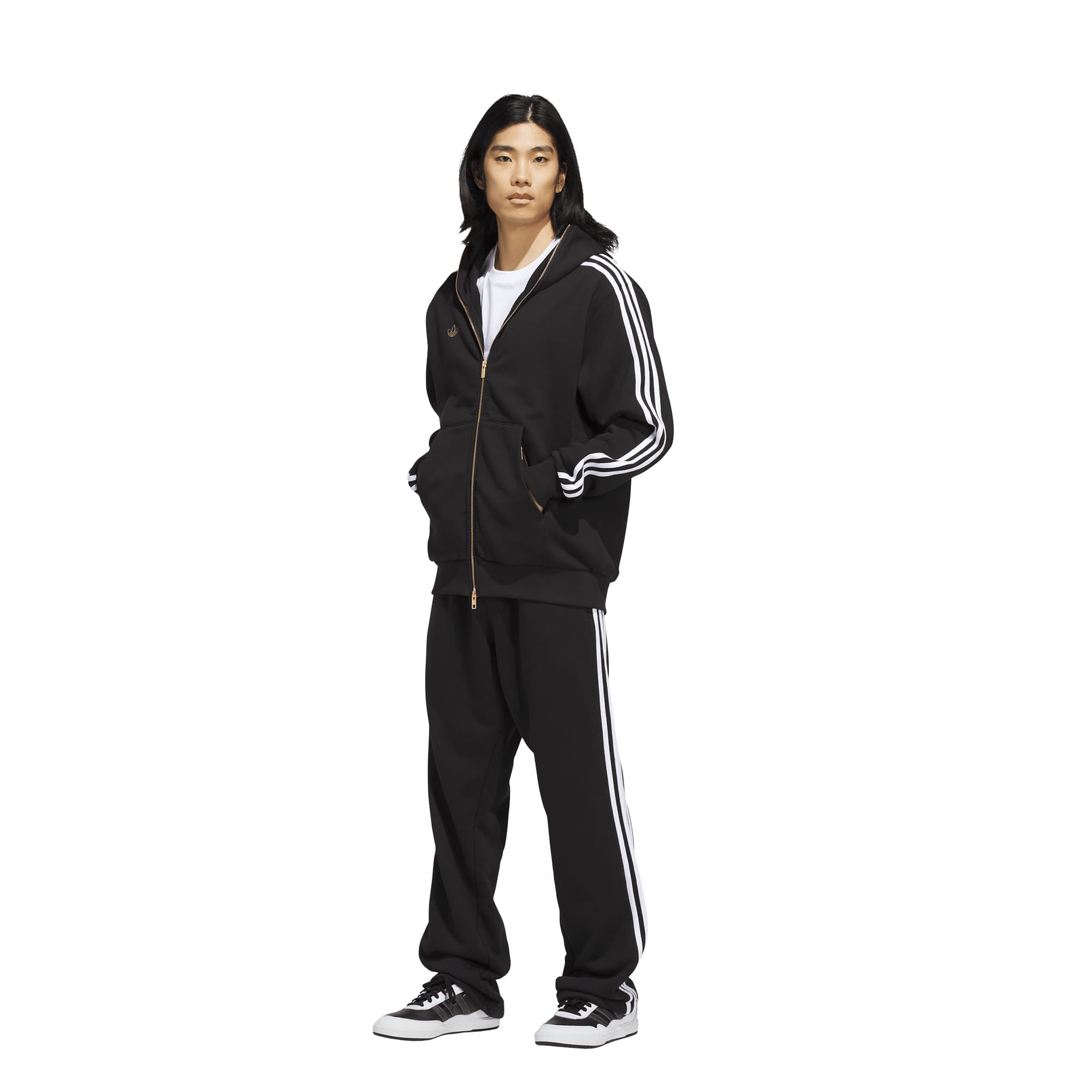 https://admin.plaze-shop.de/wp-content/uploads/2026/08/adidas_skateboarding_Tyshawn_Track_Pant_black_white_KT1831_plaze-skateshop-3.jpg